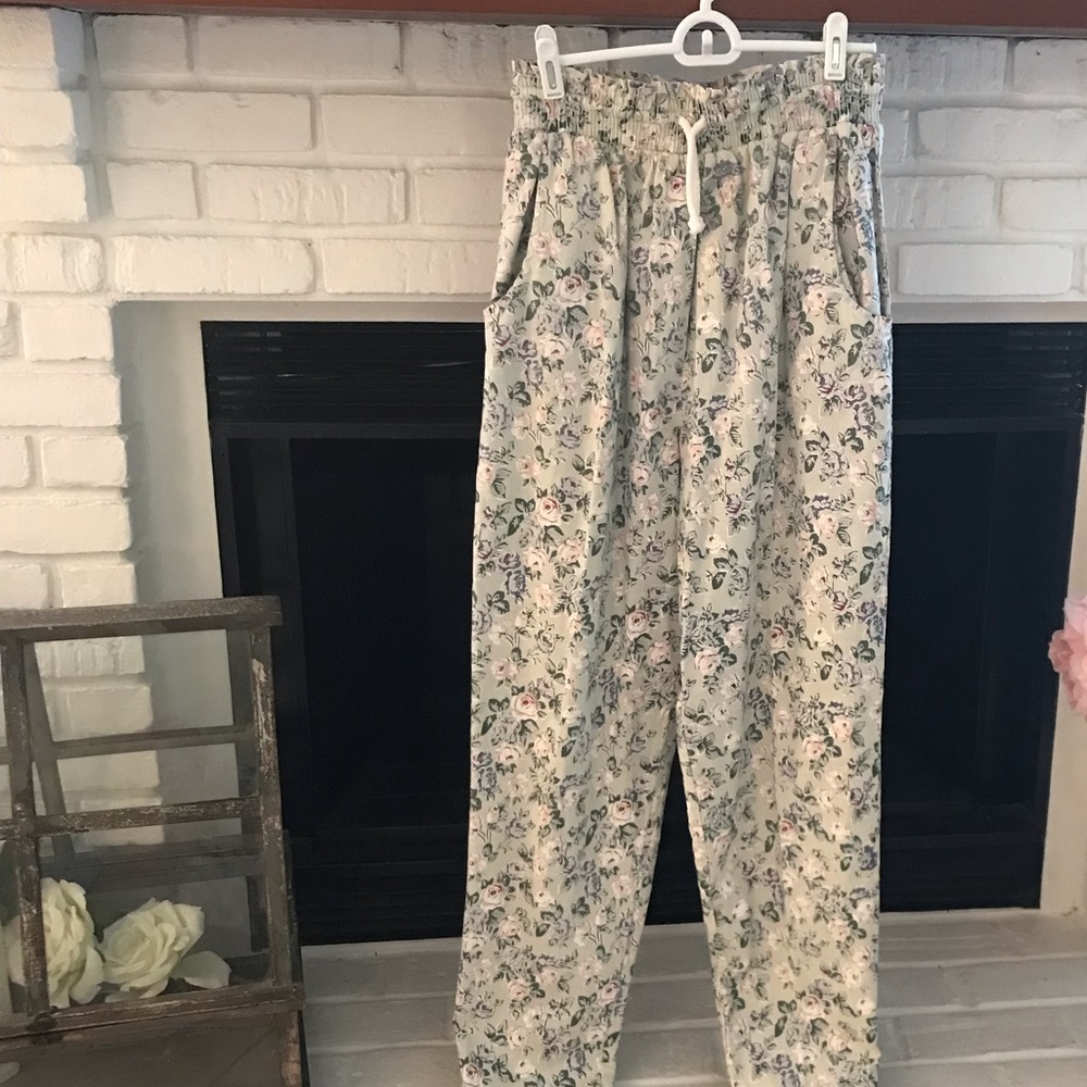 Cottage core floral roses elastic waist size small pants